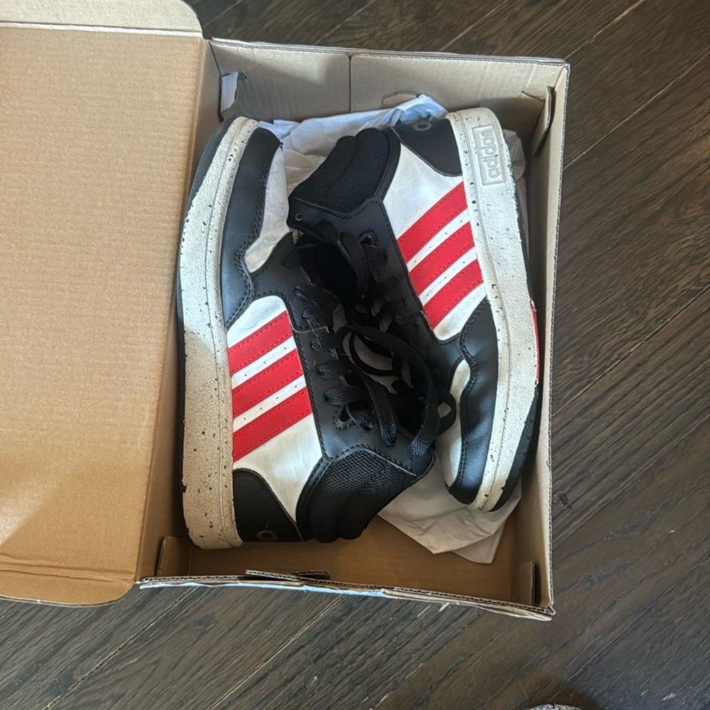 Adidas Hoops Mid 3.0 Kids, size 1.5 / eu 33